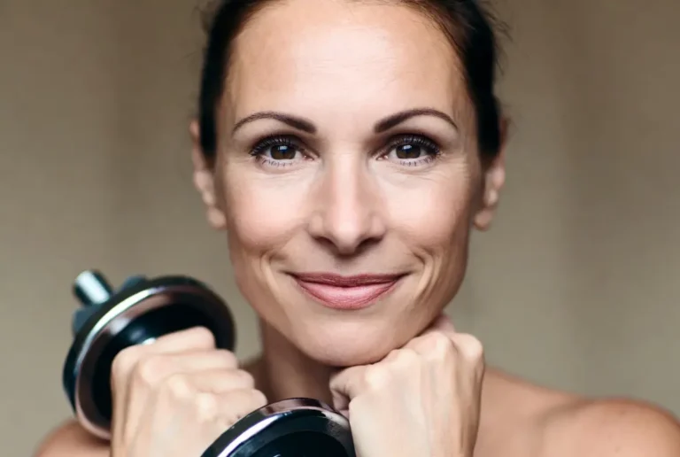 Priberanie v menopauze: prečo sa telo mení a čo skutočne pomáha
